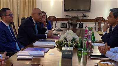 وزير الاستثمار يبحث تعزيز استثمارات الطاقة المتجددة مع الرئيس التنفيذي لشركة OCIOR 