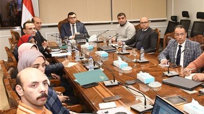 وزير الإسكان يتابع تطوير كورنيش الإسكندرية ومحاور الطرق