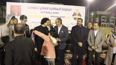 وزير الاتصالات يُتوّج فريق الشركة المصرية للاتصالات بكأس بطولة  ICTBALL 2025
