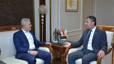 وزير التموين يعين أيمن إسماعيل رئيسًا للقابضة للصناعات الغذائية 