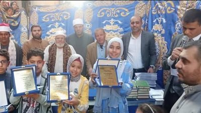 بالصور تكريم حفظة القرآن الكريم بمسابقة ال «زايد»بقرية كوم اشفين