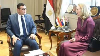 وزير الإسكان يستقبل سفيرة سلوفاكيا لبحث التعاون فى مجال إنشاء المدن الذكية