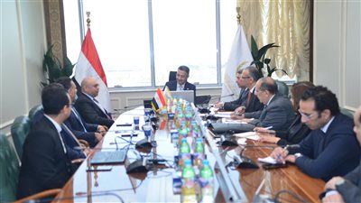 وزير التموين يبحث مع “ماجد الفطيم” التوسع في الشراكات الاستثمارية