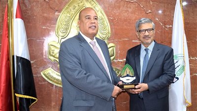 رئيس غرفة القاهرة يستقبل سفير باكستان لبحث سبل زيادة التبادل التجاري والاستثماري المشترك