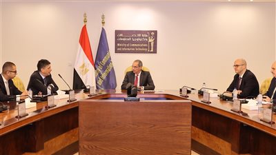وزير الاتصالات يبحث مع “ڤوداكوم” و”ڤودافون مصر” فرص الاستثمار وتعزيز الشراكة الرقمية