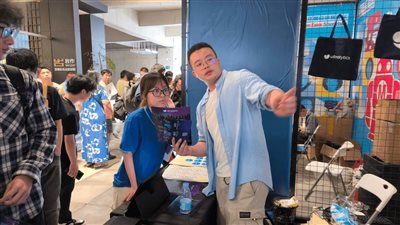 منصات التواصل تشتعل بمقاطع لمصنعين صينيين يعرضون منتجات فاخرة مثل “بيركين” و”لويس فيتون” بأسعار زهيدة