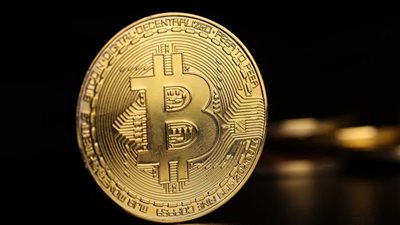 البيتكوين ترتفع وتتجاوز 87 ألف دولار وسط تراجع الإيثريوم وأسهم التعدين