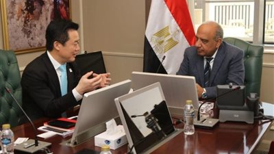  الكهرباء تبحث مع هواوي العالمية التعاون في التحول الرقمي ومشروعات الطاقة المتجددة