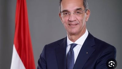 وزير الاتصالات عمرو طلعت يدعو الشركات الفرنسية لتوسيع استثماراتها في قطاع الاتصالات المصري