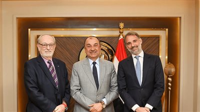 وزير قطاع الأعمال يبحث مع 