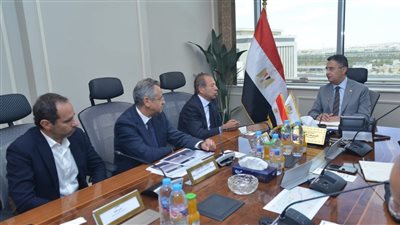 وزير التموين يتابع مع أوراسكوم للإنشاءات موقف تنفيذ المخزن الاستراتيجي بالفيوم