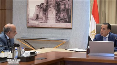 رئيس الوزراء يتابع مع وزير الكهرباء استعدادات مواجهة ارتفاع الأحمال الصيفية