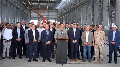 بـ2.2 مليار جنيه و65 مليون دولار.. مدبولي يتفقد مشروعي “رووتس” و”سكاي للموانئ”