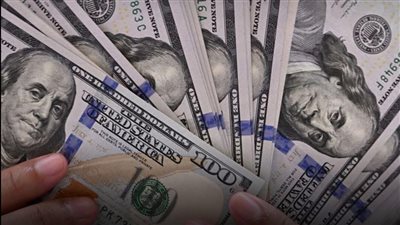تراجع حاد في أسعار الدولار وهبوط مؤشرات الأسهم بعد تهديدات ترامب التجارية