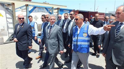 رئيس مصلحة الجمارك:معًا.. سنحقق مستهدفاتنا.. وينخفض زمن الإفراج الجمركي إلى يومين فقط بنهاية 2025