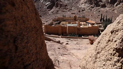مصر واليونان تتفقان على حماية الوضع القانوني لدير سانت كاترين
