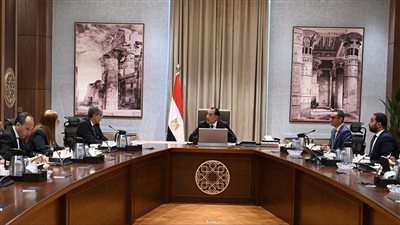 رئيس الوزراء يستعرض خطوات تنفيذ برنامج الطروحات في قطاع الاتصالات