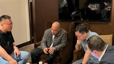 وزير الكهرباء يبحث مع شركة 