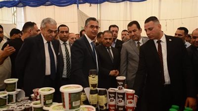 وزير التموين والتجارة  ومحافظ الشرقية يفتتحان سوق اليوم الواحد بالعاشر من رمضان 