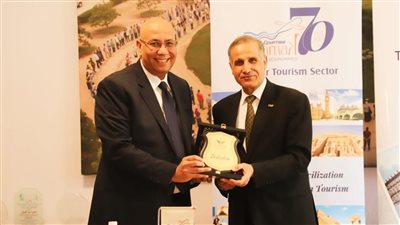 توقيع بروتوكولات تعاون بين مصر للطيران وجامعة هليوبوليس وسيكم