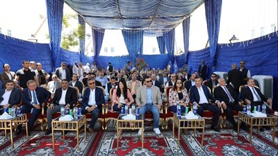 خمسة وزراء يفتتحون 