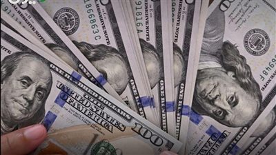 سعر الدولار اليوم الجمعة أمام الجنيه.. وسط ترقب لتحركات السوق
