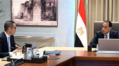 رئيس الوزراء يتابع مع وزير الاستثمار فرص الترويج لمصر عالمياً 