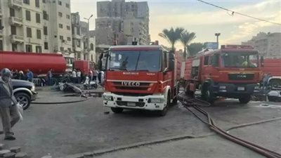 مواد سريعة الاشتعال تعوق رجال الإطفاء بحريق مصنع كيماويات بمدينة بدر