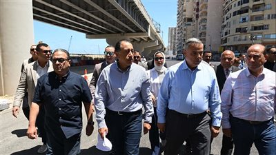 رئيس الوزراء يتفقد أعمال تطوير محور “محمد نجيب” وتوسعة كورنيش الإسكندرية