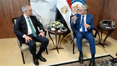  وزير البترول والثروة المعدنية يبحث مع شركة 