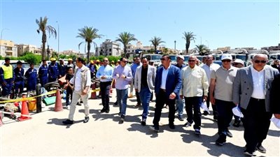 وزير الإسكان يتفقد تطوير محور 26 يوليو ويشهد اصطفاف معدات صيانة أكتوبر