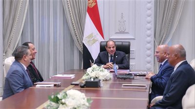 السيسي يوجّه بتسريع تنفيذ مشروعات النقل والموانئ وتحويل مصر إلى مركز لوجستي 
