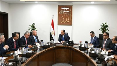 مدبولي: مستعدون لحوافز “خارج الصندوق” لتوطين صناعة السيارات الكهربائية في مصر