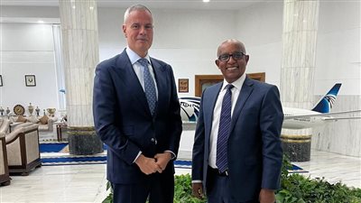 مصر للطيران تبحث مع بوينج تعزيز التعاون وتحديث الأسطول