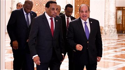 الرئيس السيسي يستقبل رئيس الوزراء الانتقالي السوداني