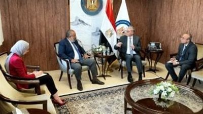 وزير البترول يبحث تسريع إجراءات اطلاق استثمارات لتعظيم القيمة المضافة من الفوسفات