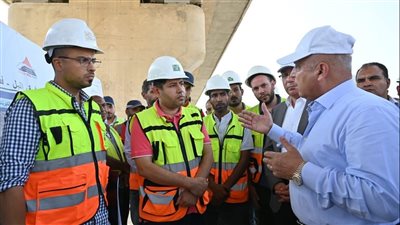 وزير الصناعة والنقل يتابع المراحل النهائية للخط الأول للقطار الكهربائي السريع