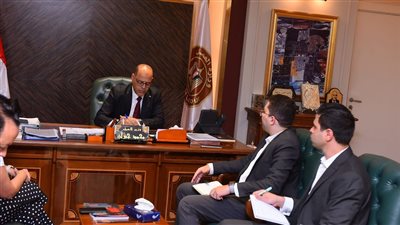 وزير العمل يلتقي وفدًا من شركة “ماجنت بلتون” لتطوير الموارد البشرية والتدريب المهني