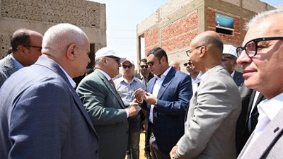 وزير الإسكان يتفقد مشروع السوق الحضارية بالقاهرة الجديدة