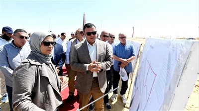 وزير الإسكان يتفقد مشروعات شبكات الطرق والمرافق بتوسعات مدينة الشيخ زايد