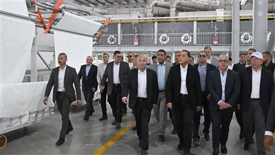 رئيس الوزراء يفتتح مصنع 