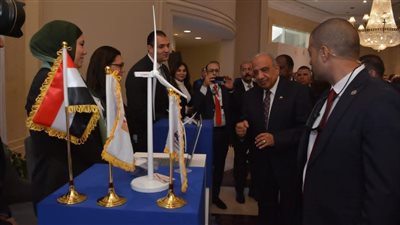 وزير الكهرباء والطاقة المتجددة يفتتح معرض صناعة المهمات والمعدات الكهربائية