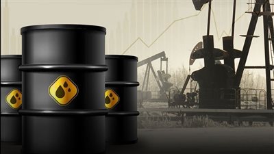 أسعار النفط ترتفع عند التسوية لكنها تسجل أكبر خسارة أسبوعية في 3 أشهر