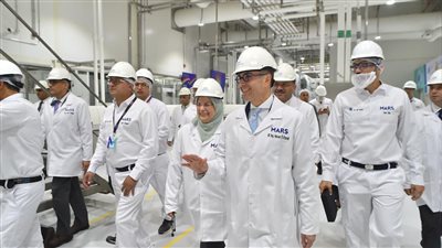 وزير الاستثمار يشهد تدشين خطوط الإنتاج لشركة 