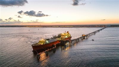 البترول تٌعلن تصدير شحنة غاز جديدة إلى إيطاليا من مجمع ادكو للغاز المسال