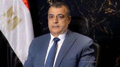 وزير الدولة للإنتاج الحربي يتفقد شركة هليوبوليس للصناعات الكيماوية 