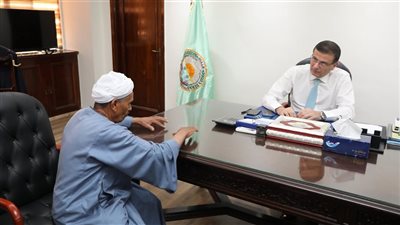 وزير الزراعة يستقبل عدد من الفلاحين ويستمع لمشاكلهم.. ويؤكد: دعم الفلاح 