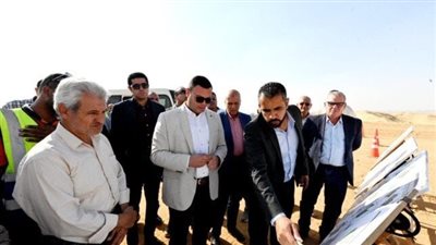 وزير الإسكان يتفقد الطرق والمرافق بمنطقة الأمل فى مدينة العبور الجديدة