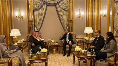 وزير الاستثمار يبحث تعزيز العلاقات التجارية والاستثمارية مع السعودية 