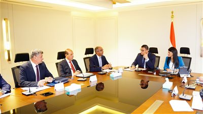 وزيرة التخطيط ووزير الإسكان يناقشان الموقف التنفيذي لمبادرة 